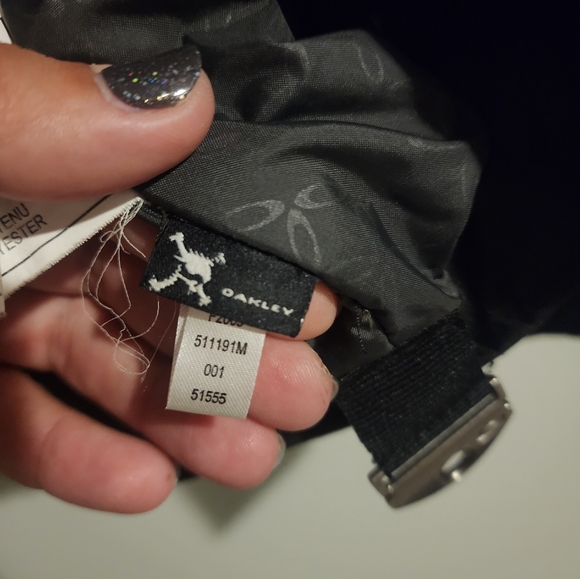 Gently used Oakley snowboard jacket - Picture 4 of 6